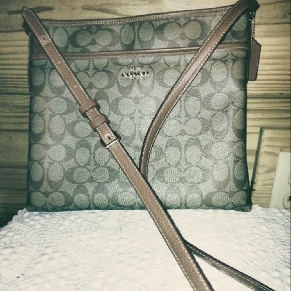 Coach crossbody signatiure bag